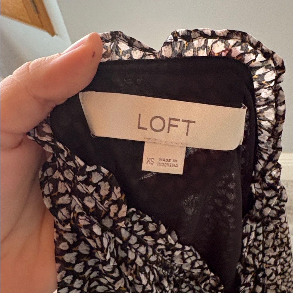 [LOFT] Black Floral Peplum Ruffle Blouse - Size XS - Picture 4 of 4